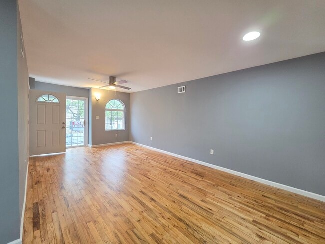 Photo - 82 Mallory Ave Unidad 1
