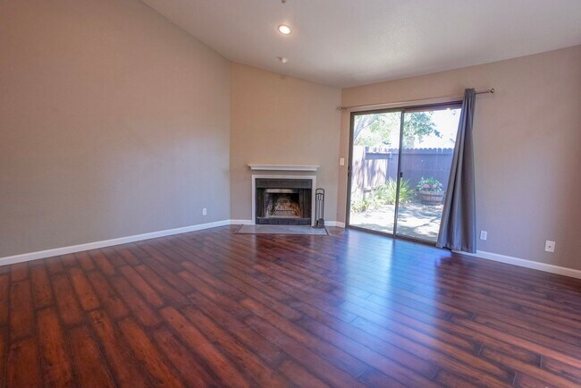 Photo - Stylish Napa Condo with Vaulted Ceilings &...