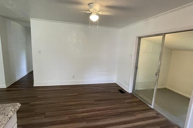 Photo - 403 Sheffield Dr