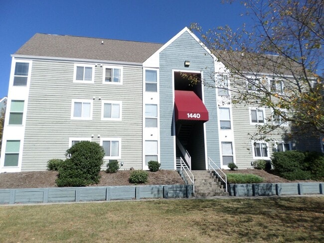 Building Photo - 1440I Seneca Dr.