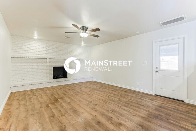 Photo - 3 Bedroom Pet-Friendly Home in MESA, AZ with Main Street Renewal