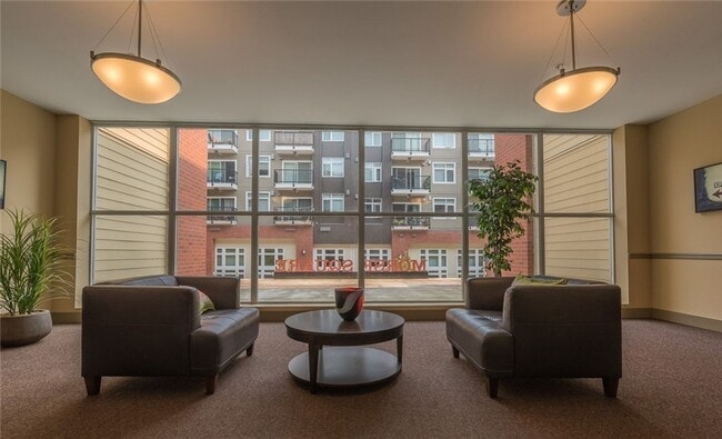 Photo - Heart of Downtown Bellingham! Great locati...