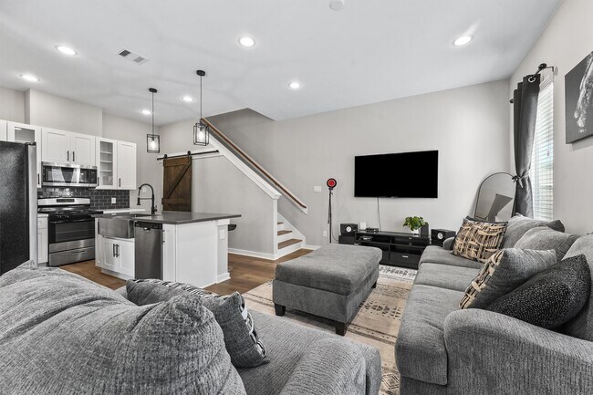 Photo - 6704 Parker Grv Ln