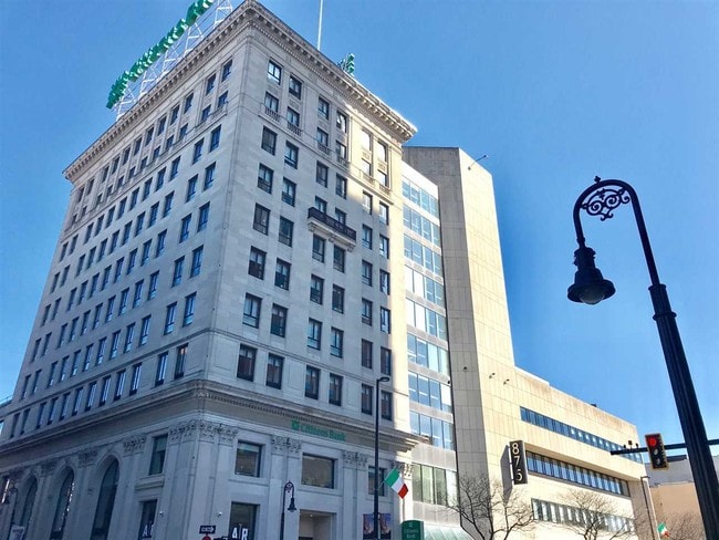 Building Photo - 875 Elm St Unit 418