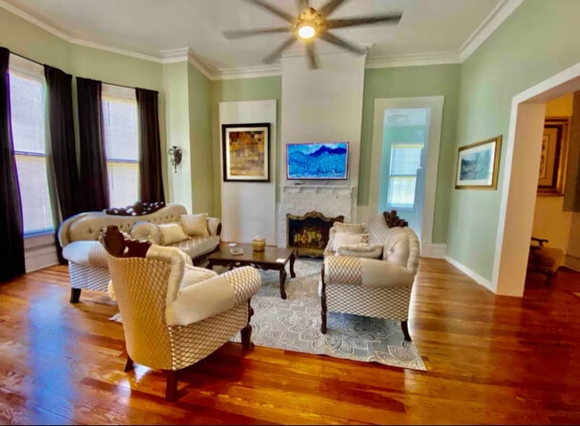 Photo - 123 W Gwinnett St Townhome