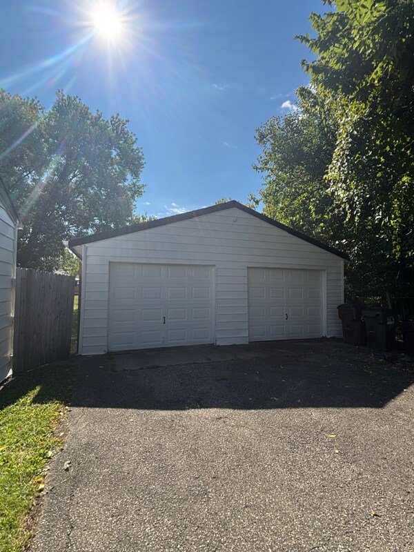 Photo - 2949 Laverne Dr House