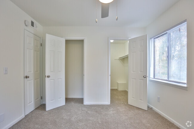 2BR, 1BA - 836SF - Primary Bedroom