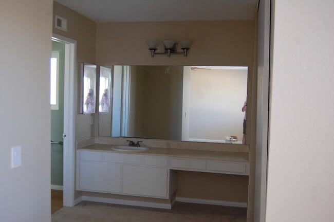Photo - 6401 Glenfox Dr