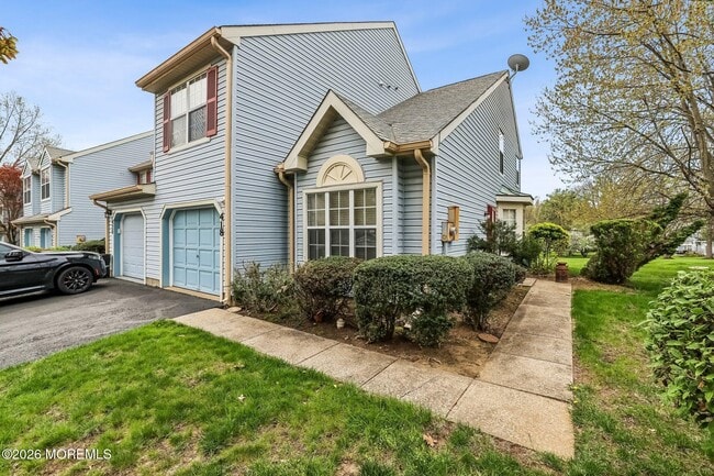 Photo - 418 Dorchester Way