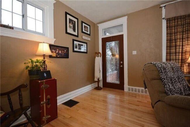 2112 Saranac Ave