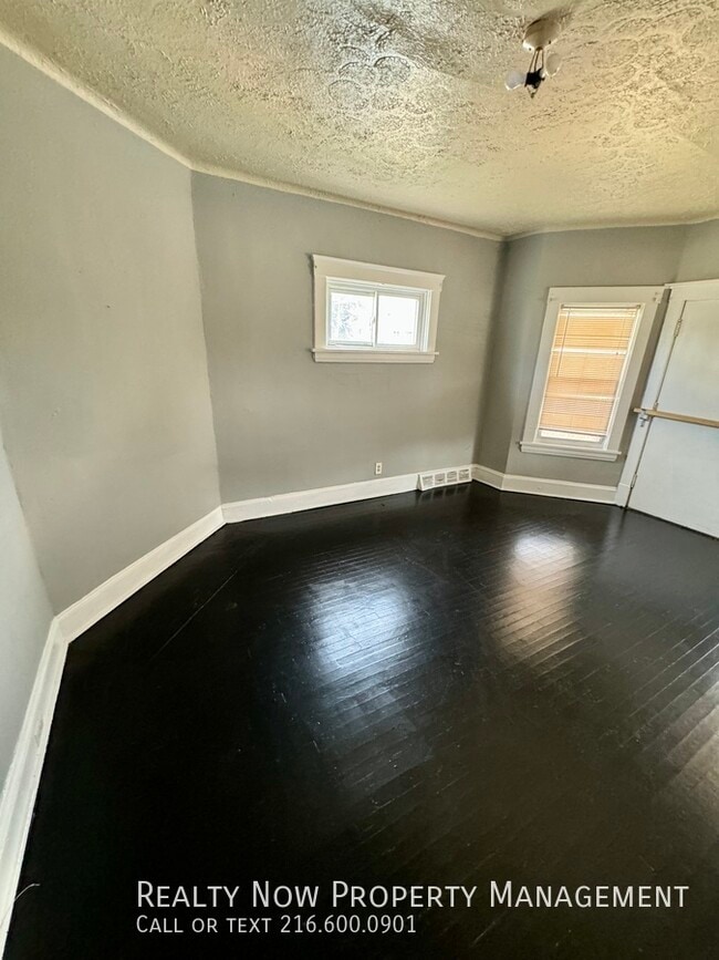 Photo - 8901 St Clair Ave. Unidad 2