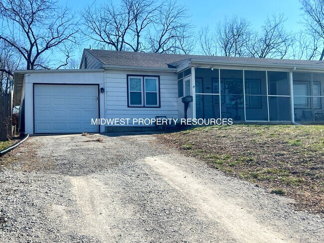 Spacious 2 bedroom Duplex - Spacious 2 bedroom Duplex House