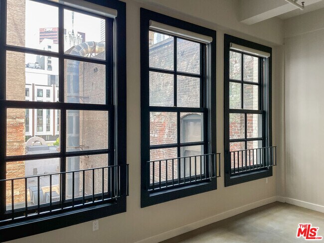 Photo - 315 W 5th St Unidad 414