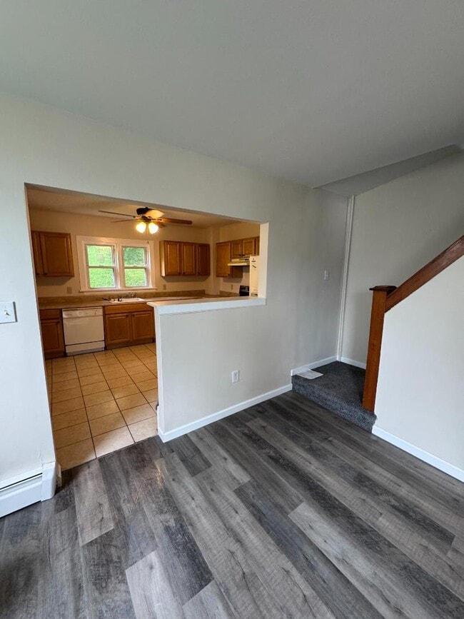 Photo - 105 E Railroad St