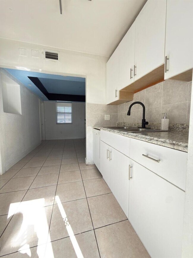 Photo - 1832 NE 49th St