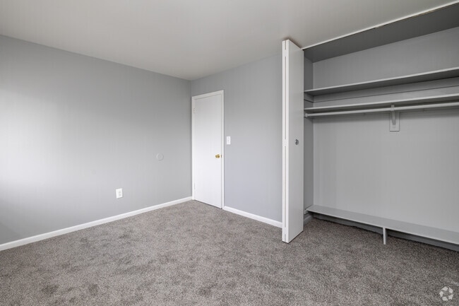 2BR, 1BA - 685SF - The Lombard - Primary Bedroom