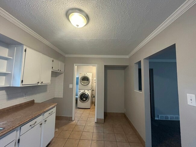 Photo - 15755 Woodbine Ave