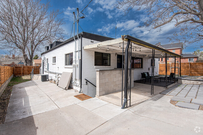 Building Photo - 2454 Irving St Rental