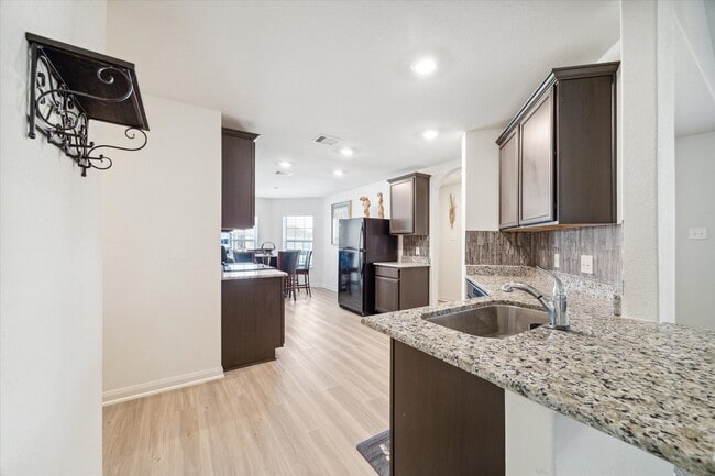 Photo - 15214 Central Lakes Dr