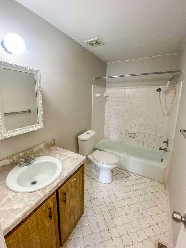 Photo - Rush - Silver Unit 2306 Rush St - Silver