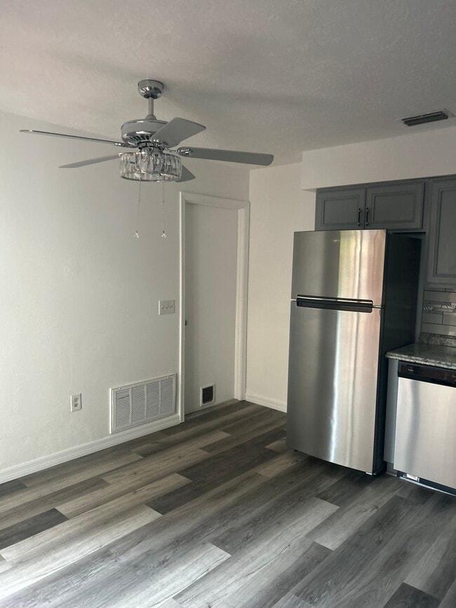 Photo - 16 Bogart Pl