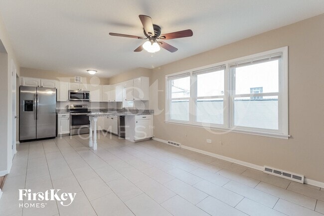 Photo - 301 E Division St