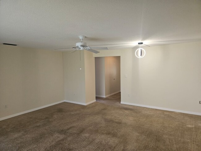 Building Photo - 3536 Pinecrest St Unit 3536 Pinecrest Street#104 Rental