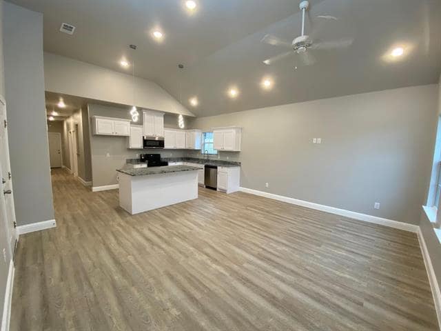 Photo - 2211 Henry St