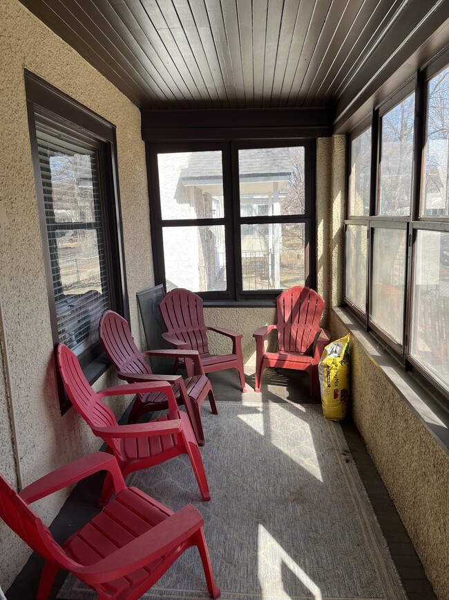 Gran porche para las tres estaciones - 2744 Fremont Ave S Unidad Apt. 1