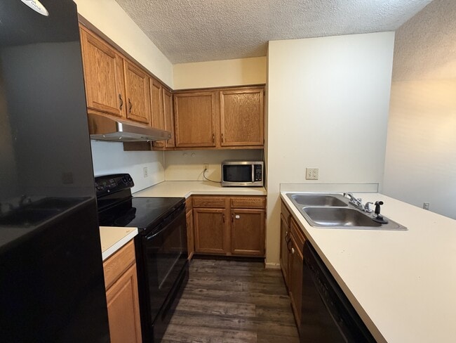 Photo - 103 W Victoria Ct
