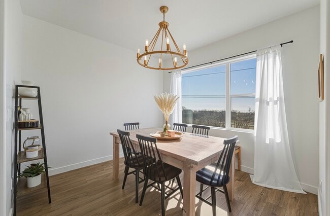 Photo - 1007 E Midship Wy