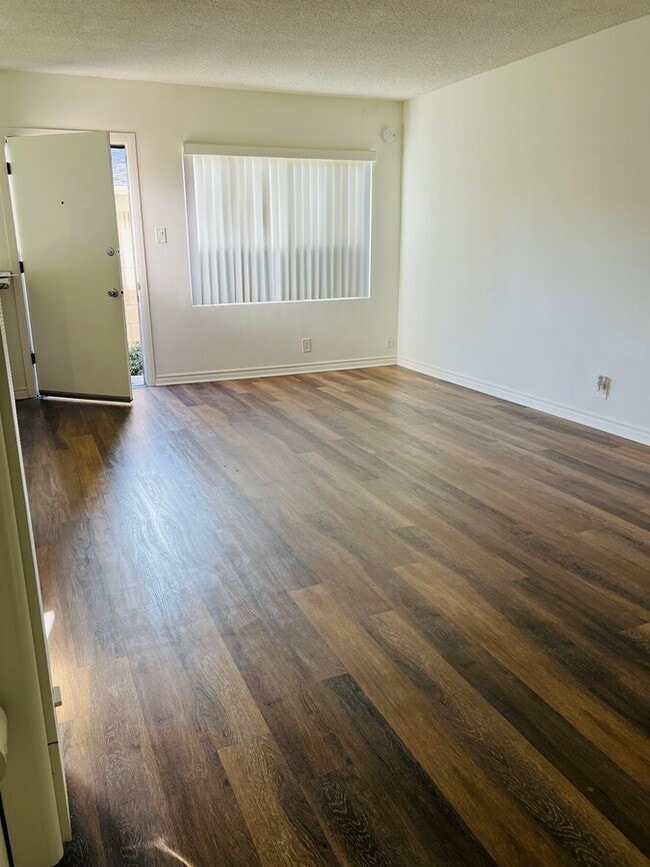 Photo - Montclair Apartments