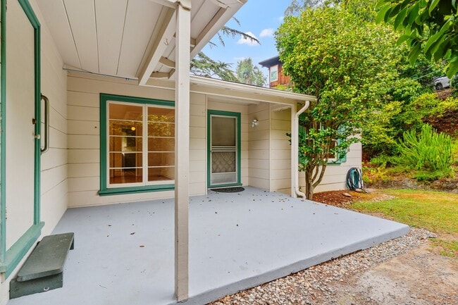 Photo - Charming Cul-de-Sac Mid-Century w/ Bay Views In Oakland Hills