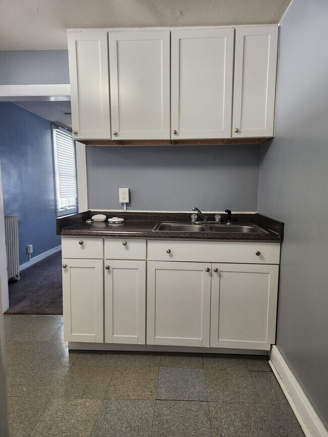 Photo - 123 E King St