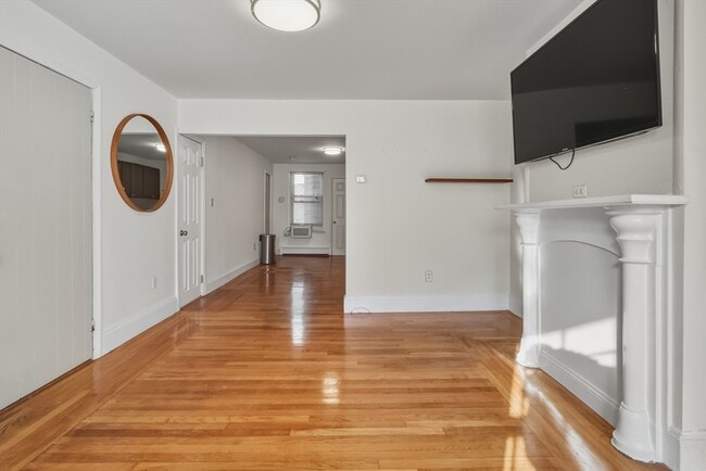 Building Photo - 50 Monmouth St Unit A