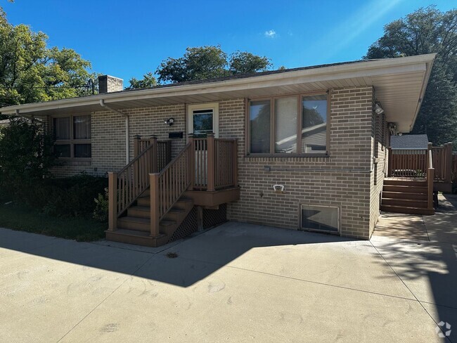 Building Photo - 1608 Turtle St Unit Rear Rental