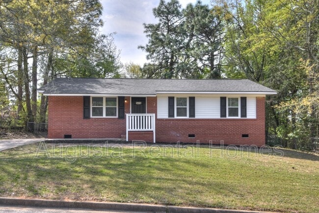 Building Photo - 3416 Kensington Dr N