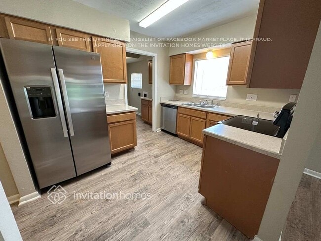 Photo - 2000 Sunderland Rd