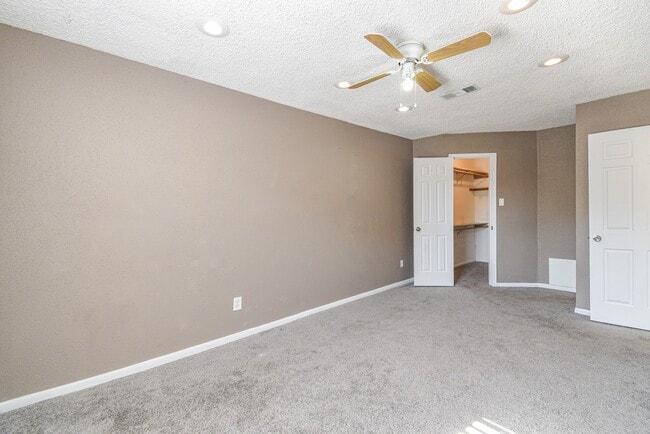 Photo - 2011 Spenwick Dr Unit True