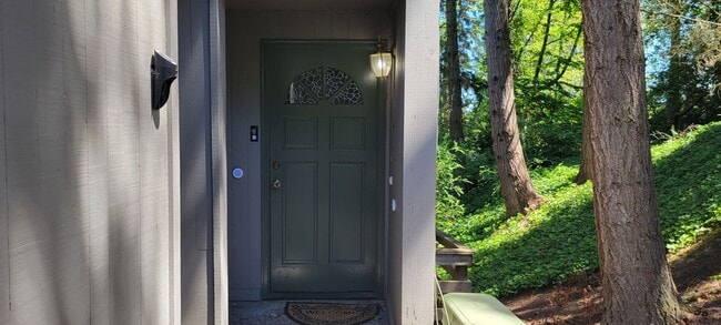 Redmond Bridle Trails One bedroom! - Redmond Bridle Trails One bedroom! House