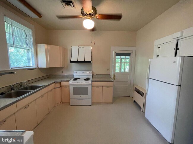 Photo - 3017 3rd St N