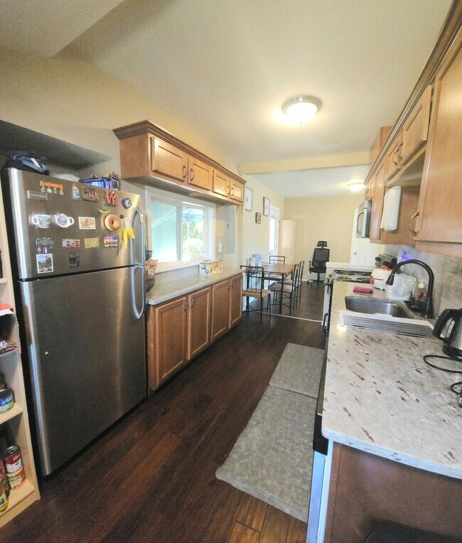 Photo - 3Bdrm Affordable, Quiet and Washer-Dryer I...