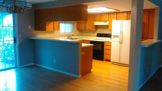 Photo - 501 Keddie St