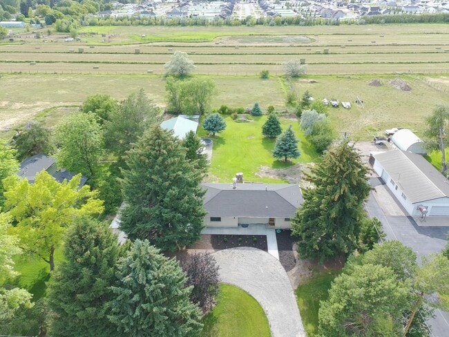 Photo - 5 Bedrooms | 2 Full Baths | 1 Acre | Shop
