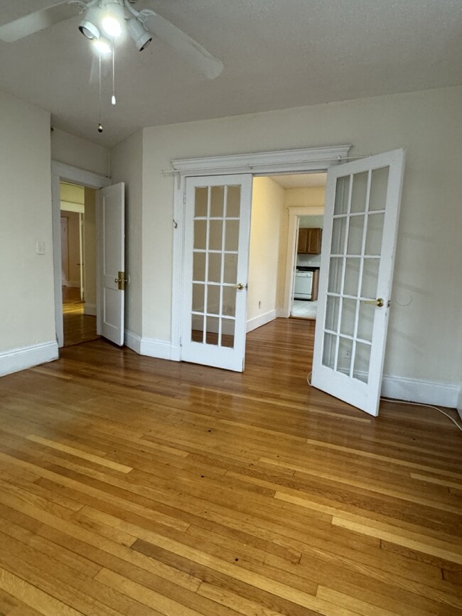 Building Photo - 12 Barrows St Unit 2 Rental