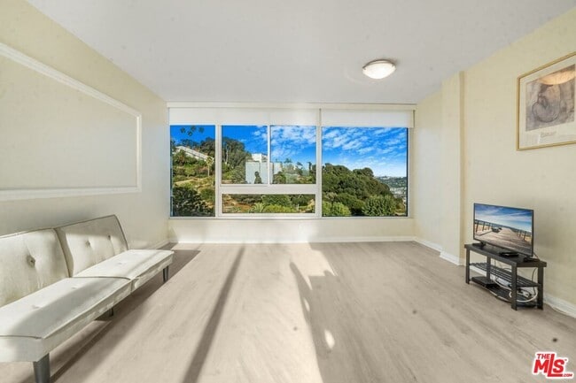 Photo - 17350 Sunset Blvd Unit PH2