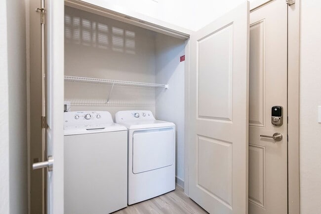 Lavar el - Urbon @ Nona Apartment Homes