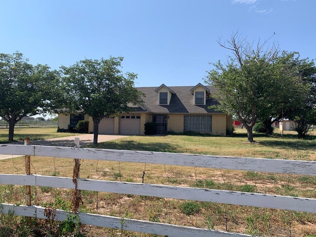 Building Photo - 984 E Schirra Dr