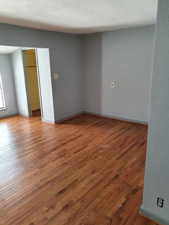 Photo - 1126 W 22nd St Apartments