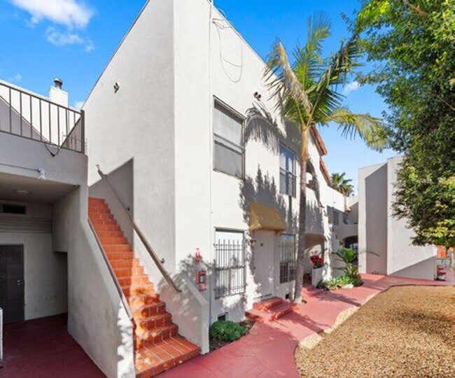 2121 Long Beach Blvd